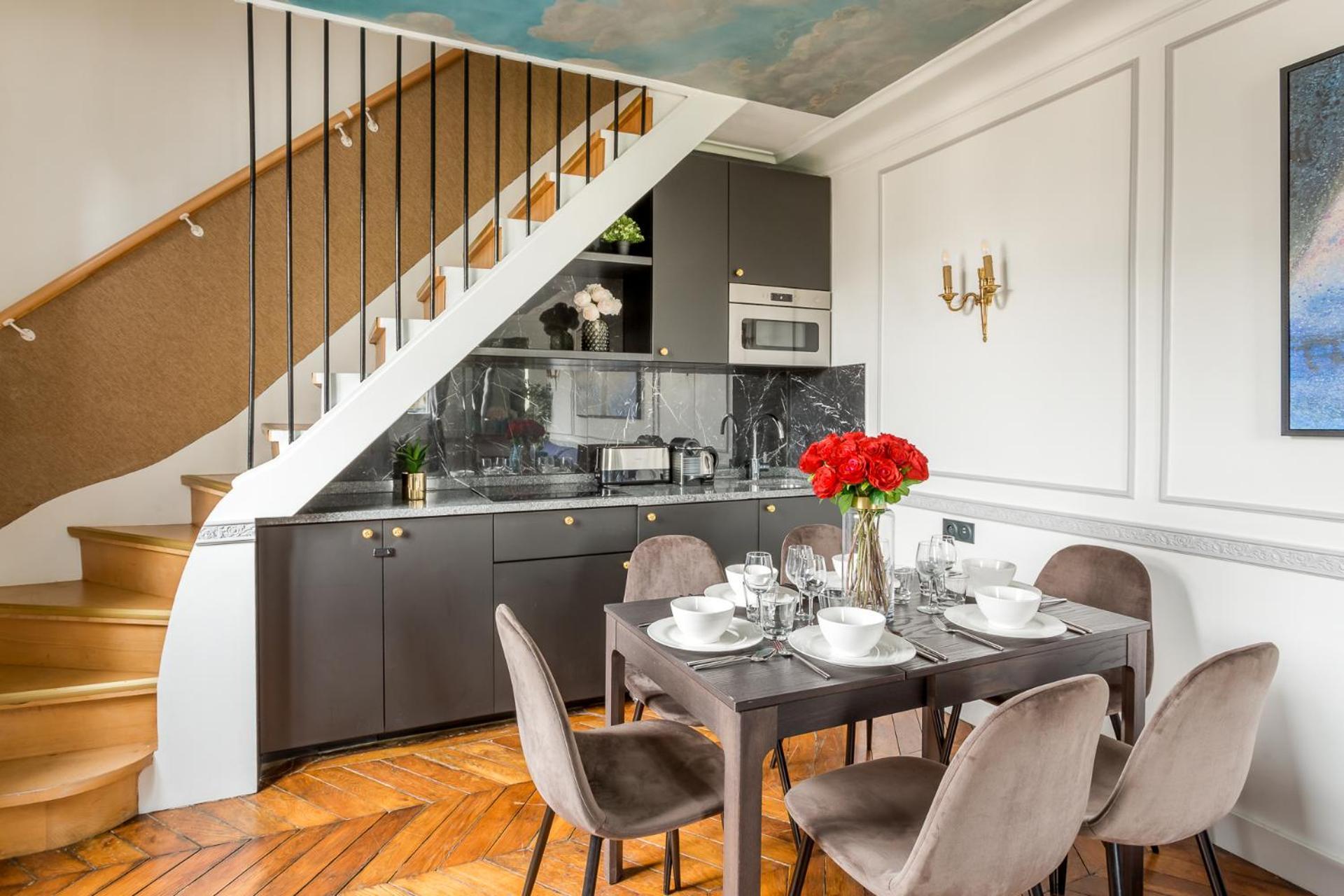 Luxury 2 Bedroom Duplex - Beautiful Monument View Appartement Paris