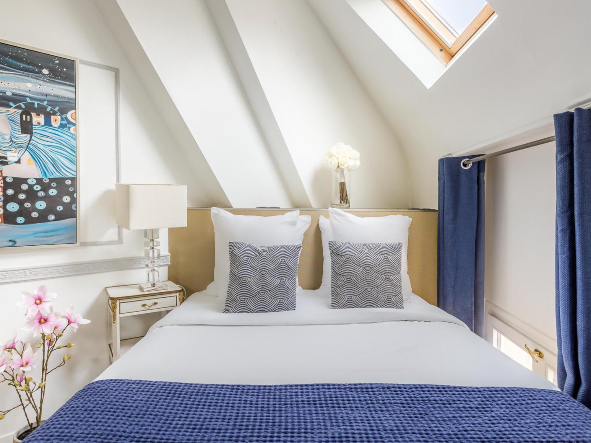 Luxury 2 Bedroom Duplex - Beautiful Monument View * Paris