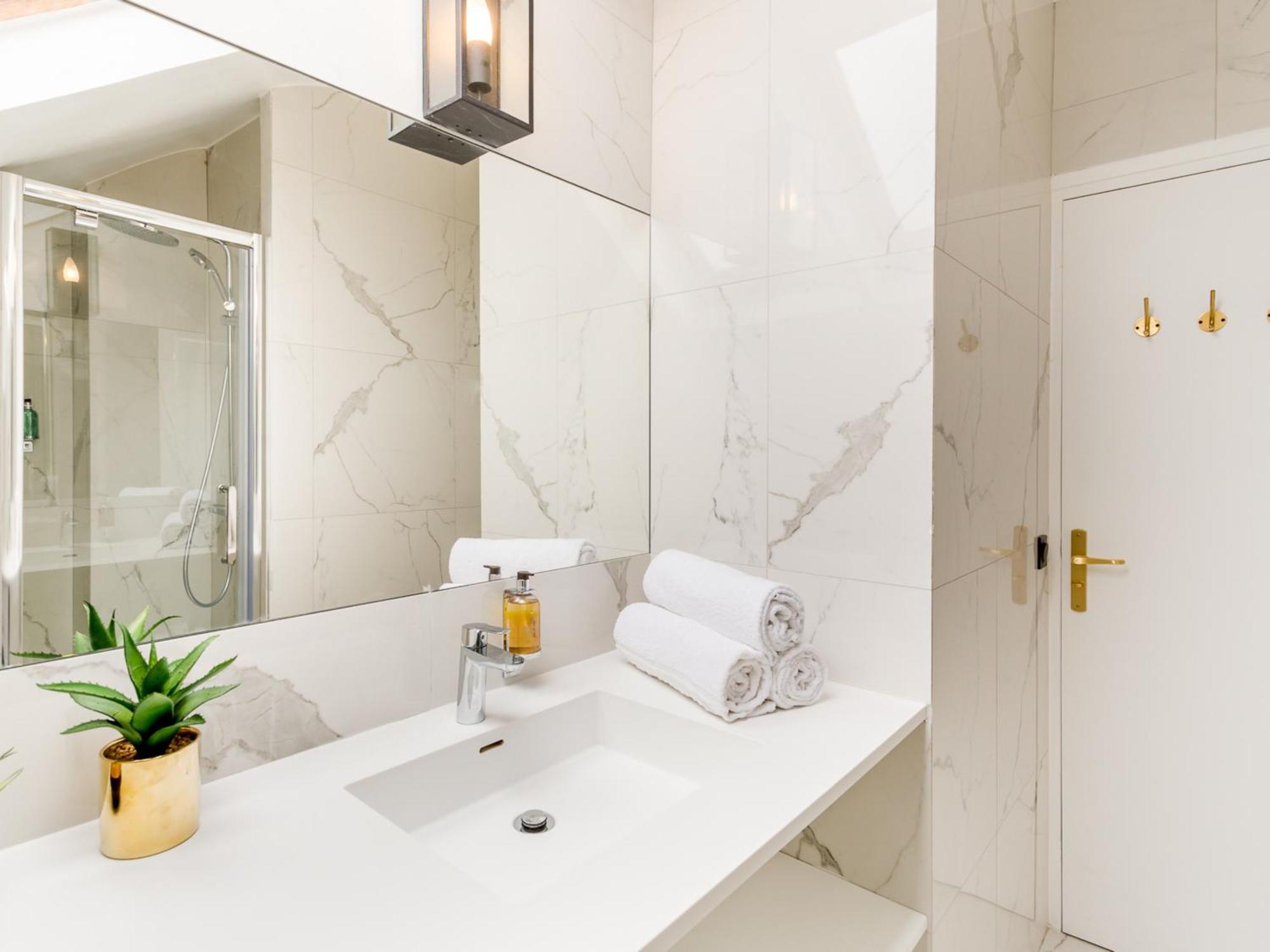 Luxury 2 Bedroom Duplex - Beautiful Monument View Paris