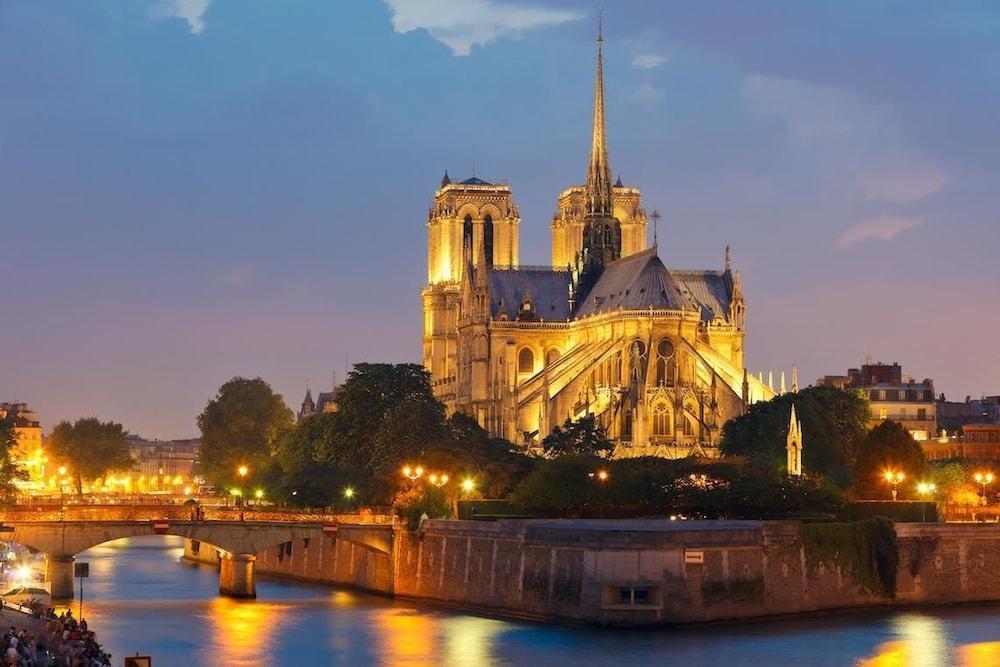 Luxury 2 Bedroom Duplex - Beautiful Monument View Appartement Paris
